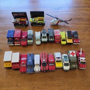 Lot Of 25 First Responder Vehicles- Matchbox, Hot wheels, Johnny Lightning,...